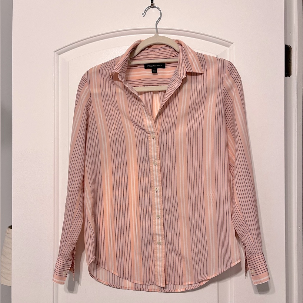 Satin-like shirt, very gentle wear. Perfect for business or business casual